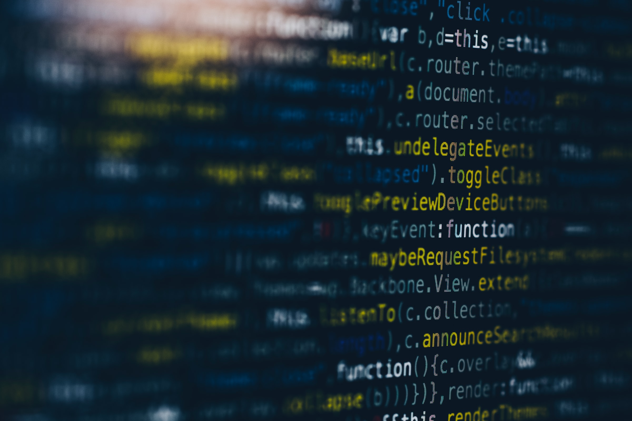 Vemos vários códigos de programação no que seria uma tela de computador (imagem ilustrativa).